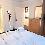 Double Room With Private Bathroom In Flat London Centre