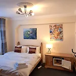 Double Room With Private Bathroom In Flat London Centre