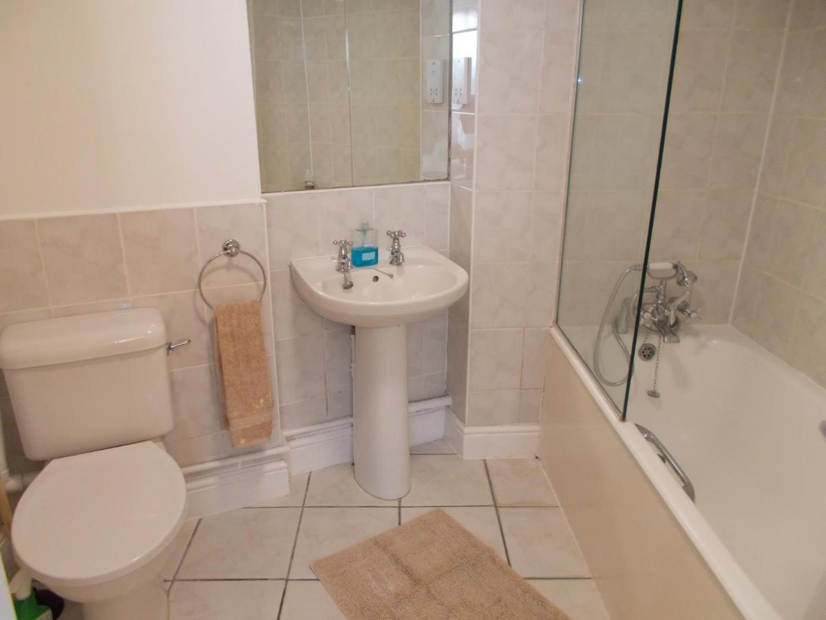 Double With Private Bathroom In Flat Centre * Londra