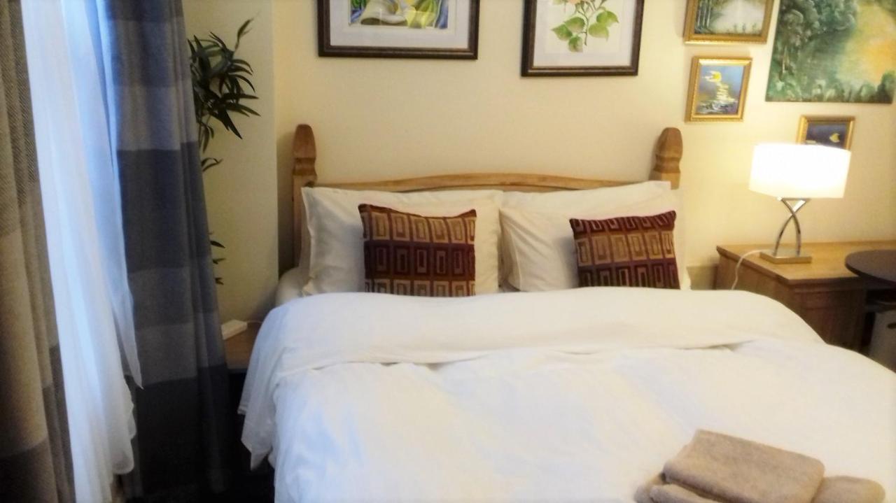 Double With Private Bathroom In Flat Centre Alloggio in famiglia Londra
